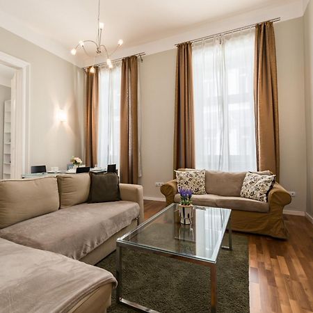 Spacious Apartment By Opera Budapest Bagian luar foto