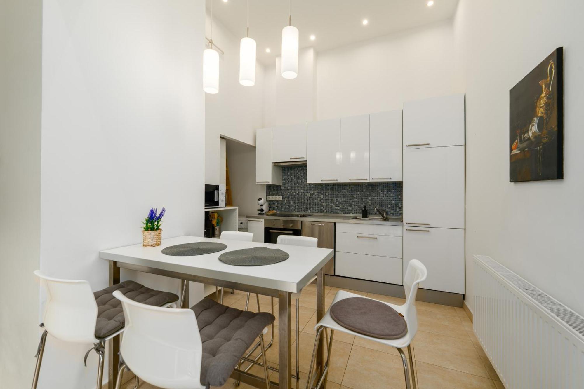 Spacious Apartment By Opera Budapest Bagian luar foto